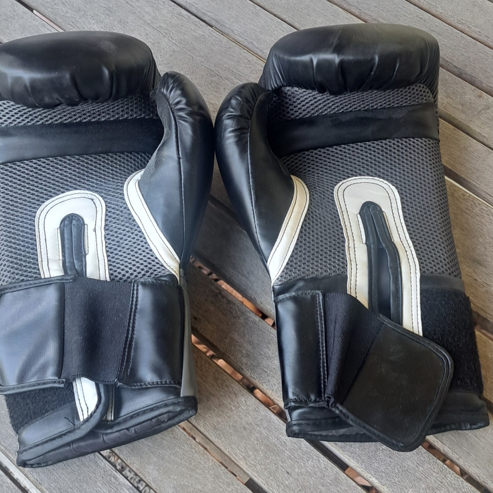 Boxing gloves - Picture 2 of 3